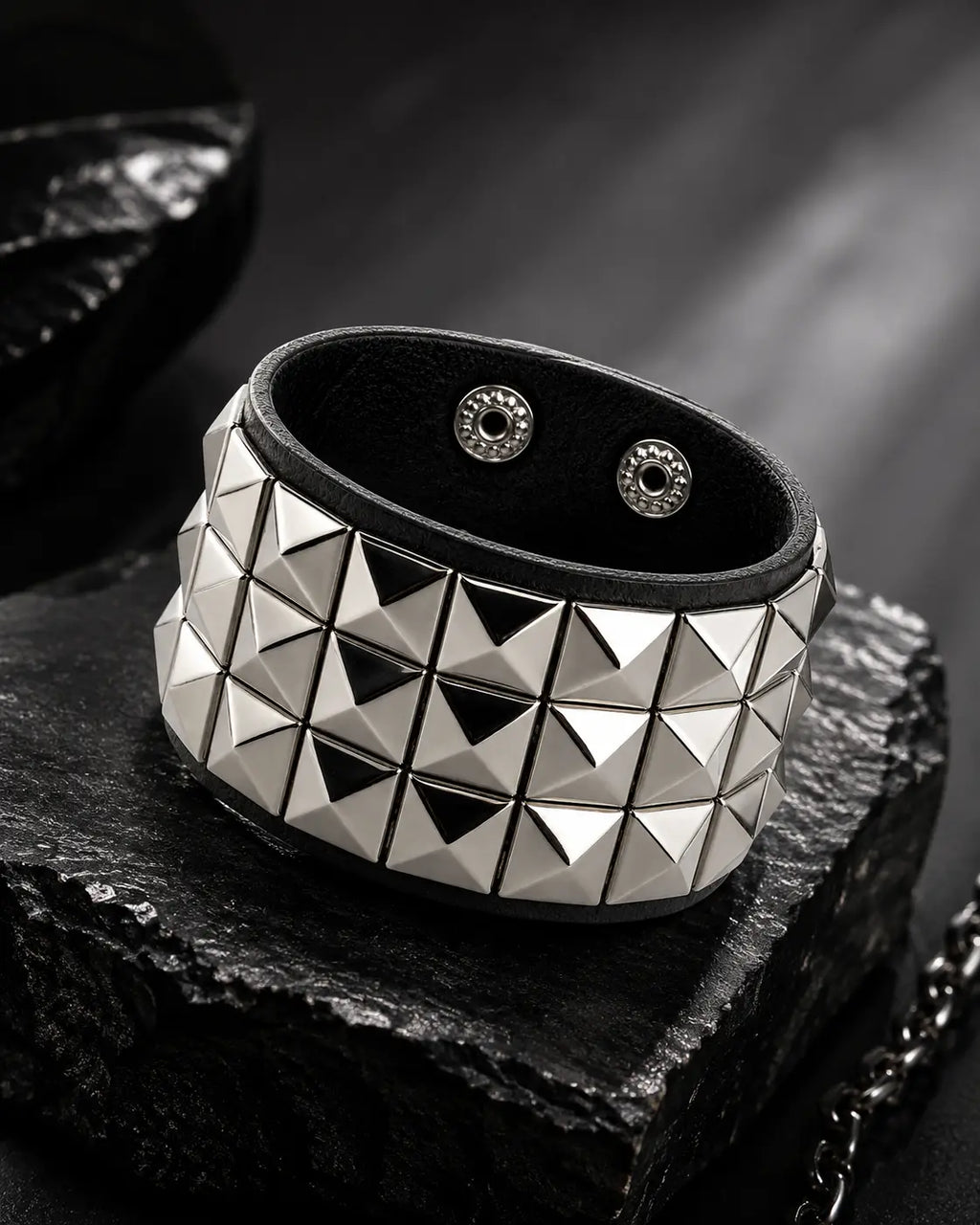 BLACK ARMOR CUFF
